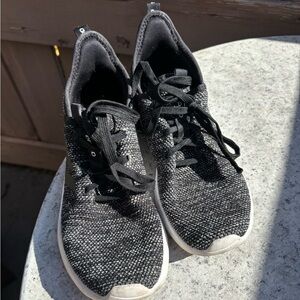 Adidas tennis shoes Sz 7 1/2